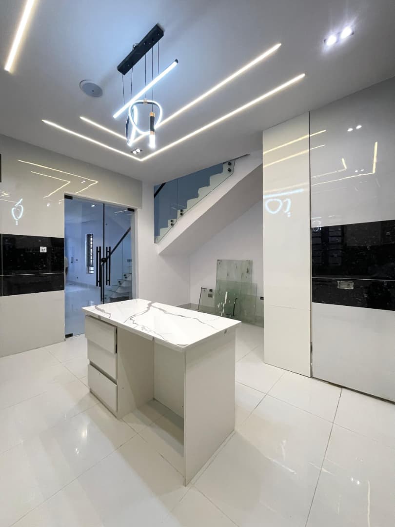 CONTEMPORARY 4 BEDROOM FULLY DETACHED DUPLEX WITH SWIMMING POOL