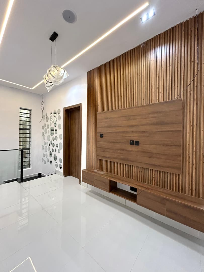 CONTEMPORARY 4 BEDROOM FULLY DETACHED DUPLEX WITH SWIMMING POOL