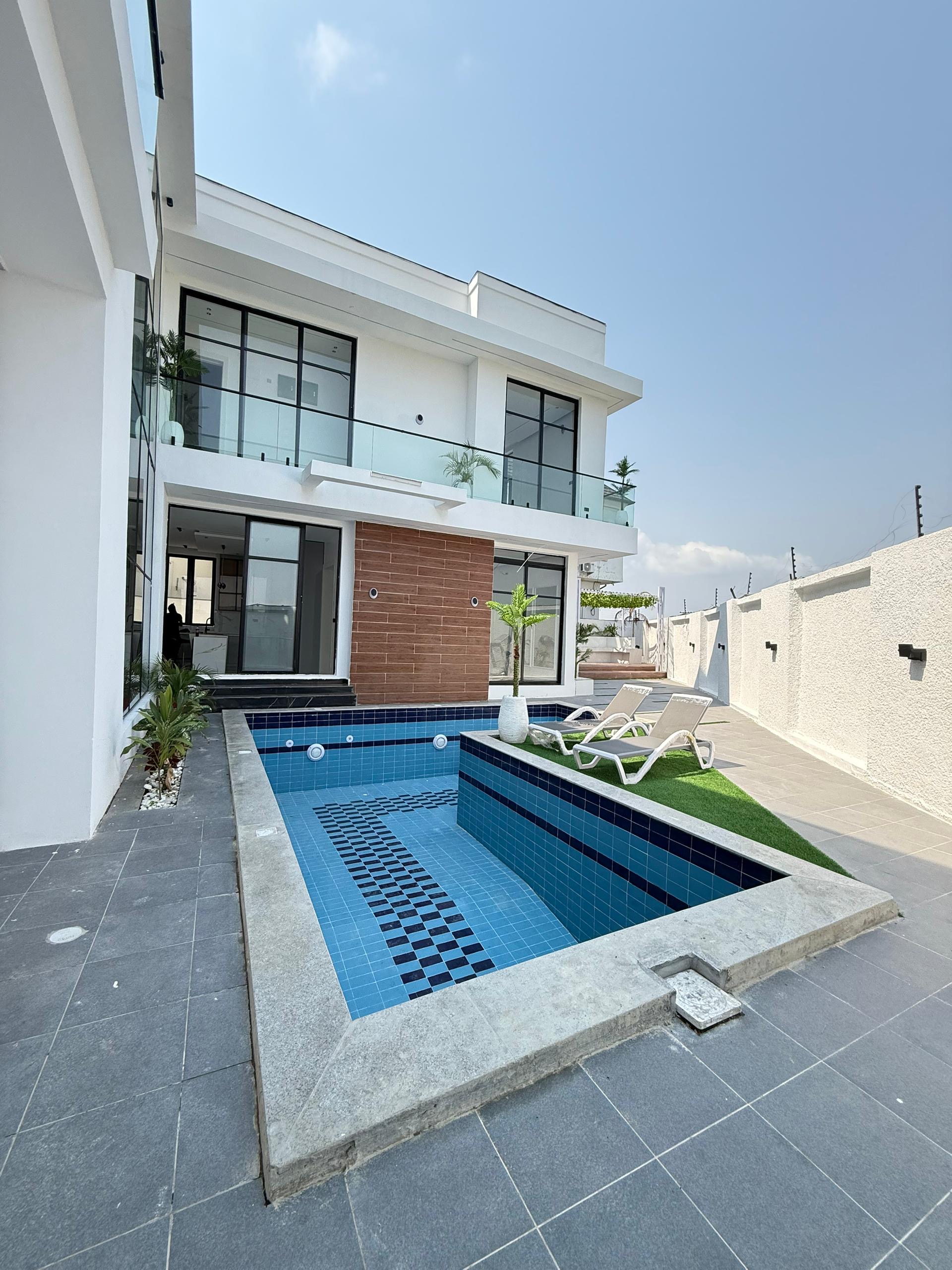 5 bedroom fully detached duplex & cinema