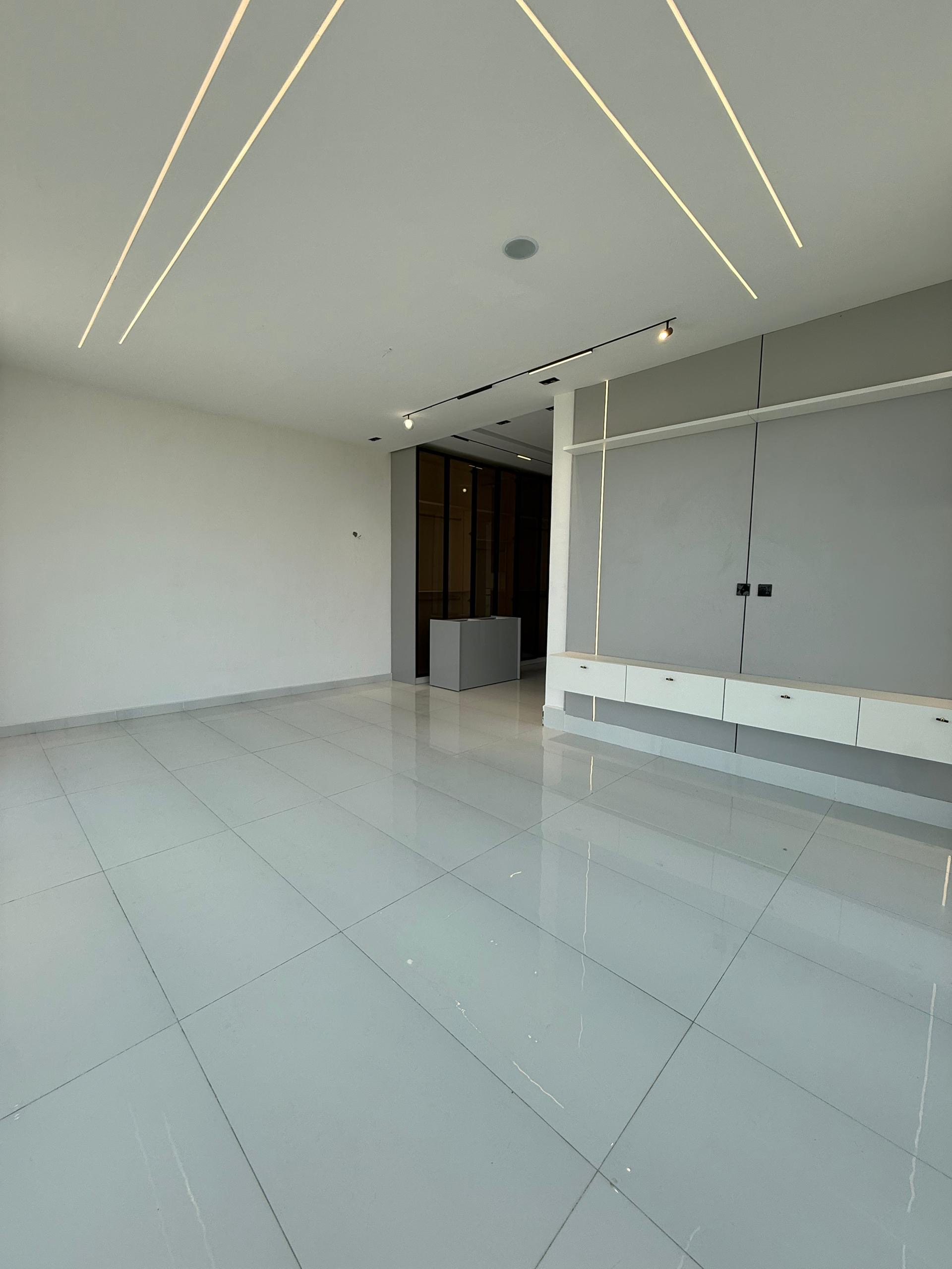 5 bedroom fully detached duplex & cinema