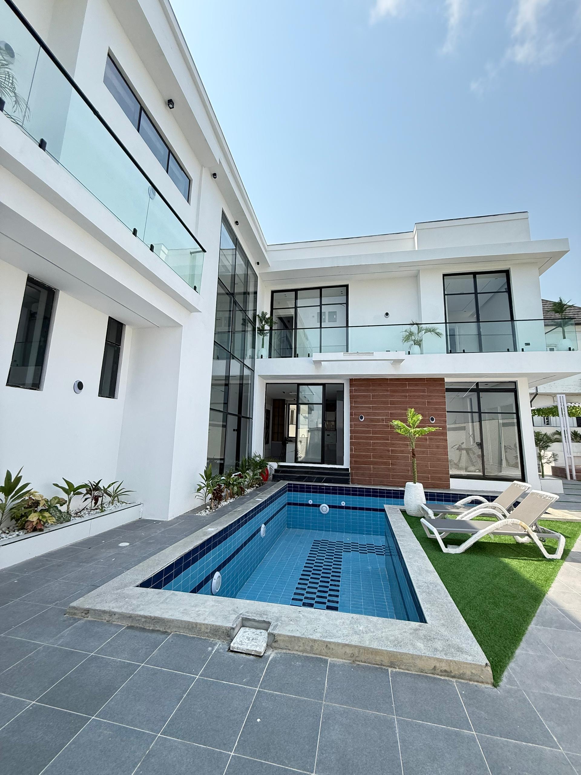 5 bedroom fully detached duplex & cinema