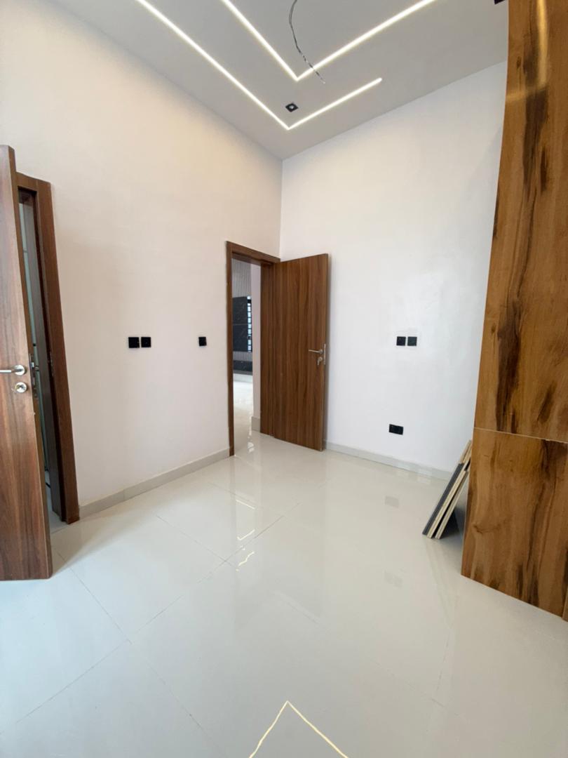 5 bedroom fully detached duplex & cinema