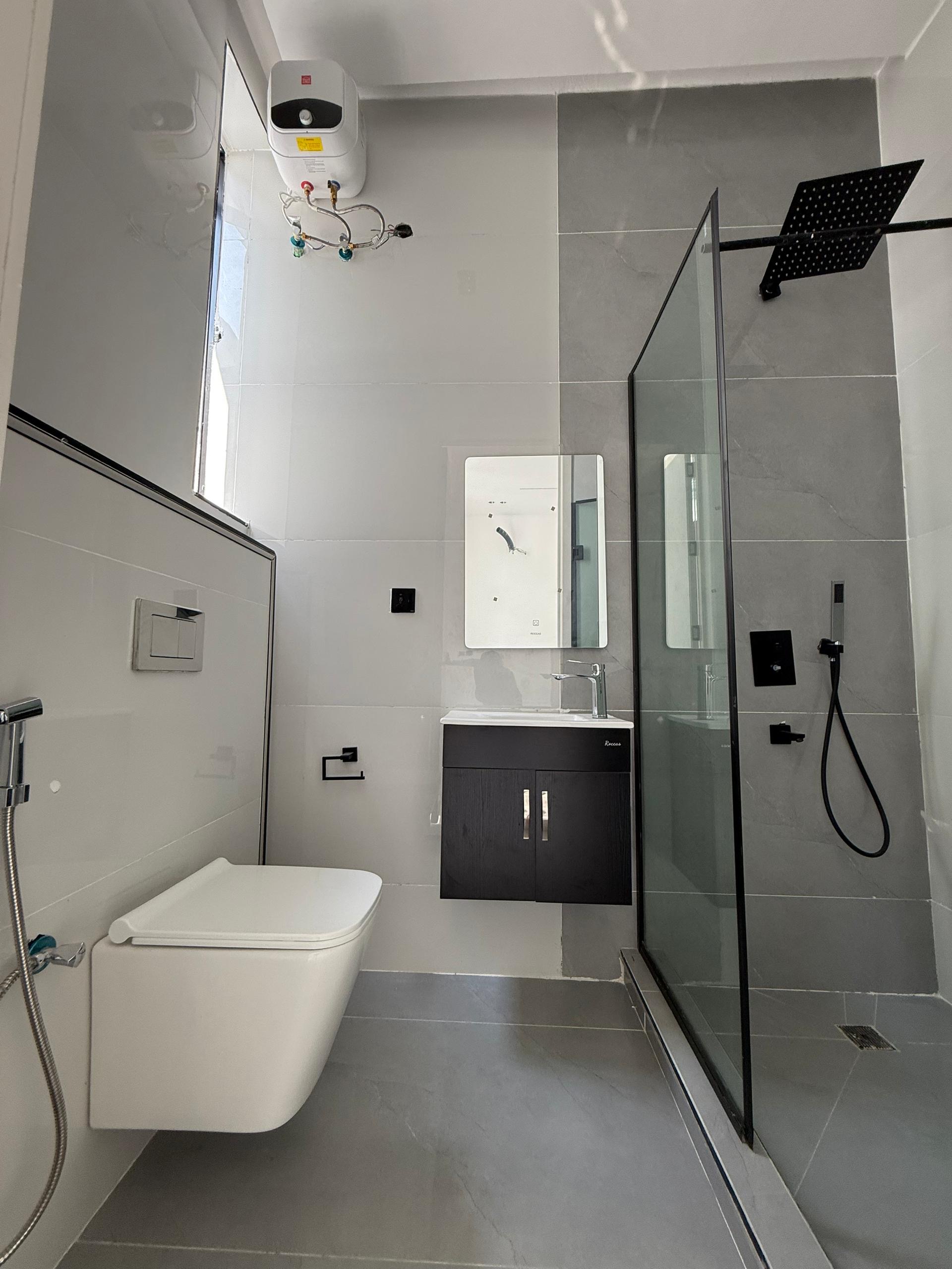 5 bedroom fully detached duplex & cinema