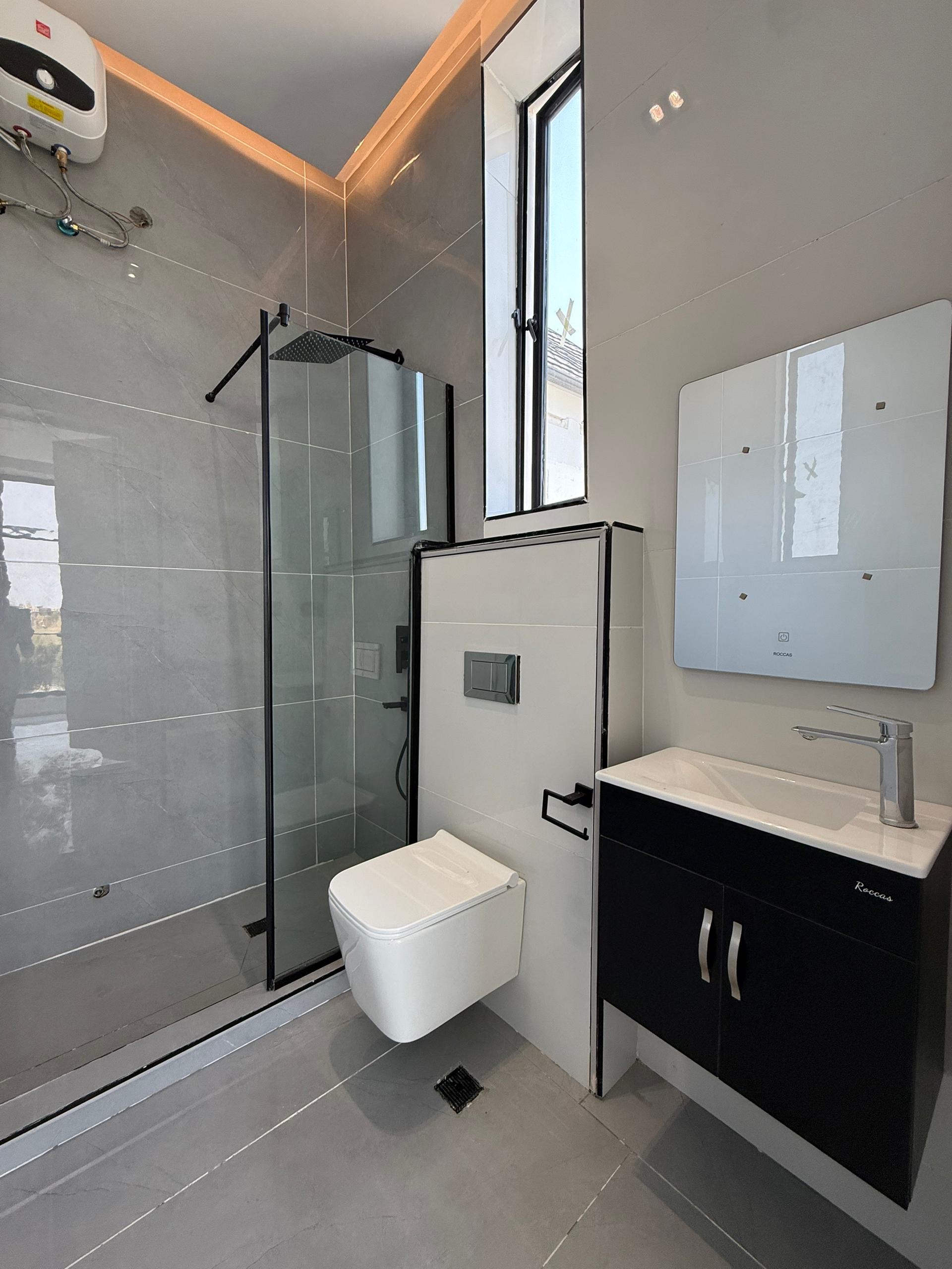 5 bedroom fully detached duplex & cinema