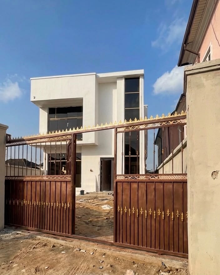 4 Bedroom Duplex for sale at Shell Cooperative