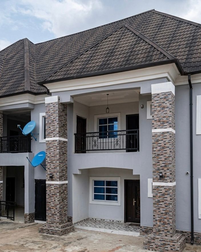 Luxury one Storey building of 2 bedrooms 6 flats and 2 one room selfcon for sale