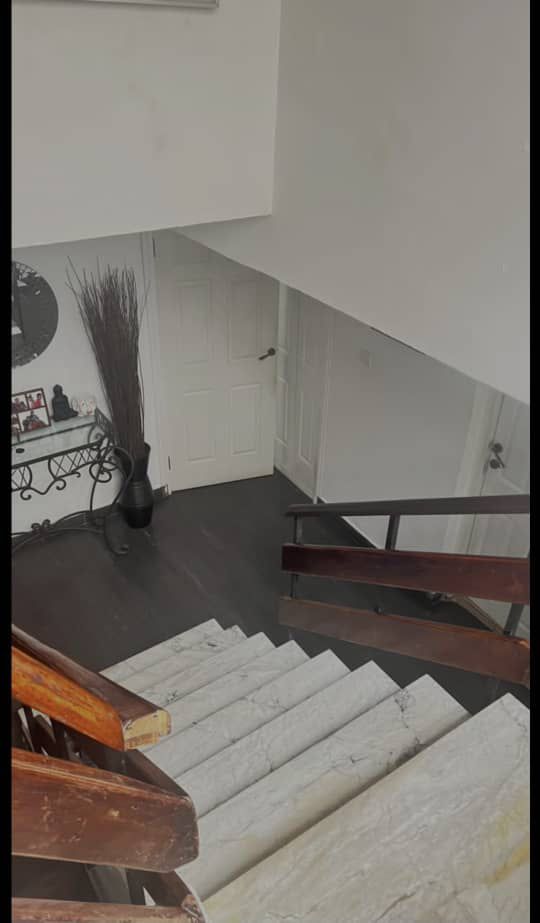 Commercial or residential building for lease