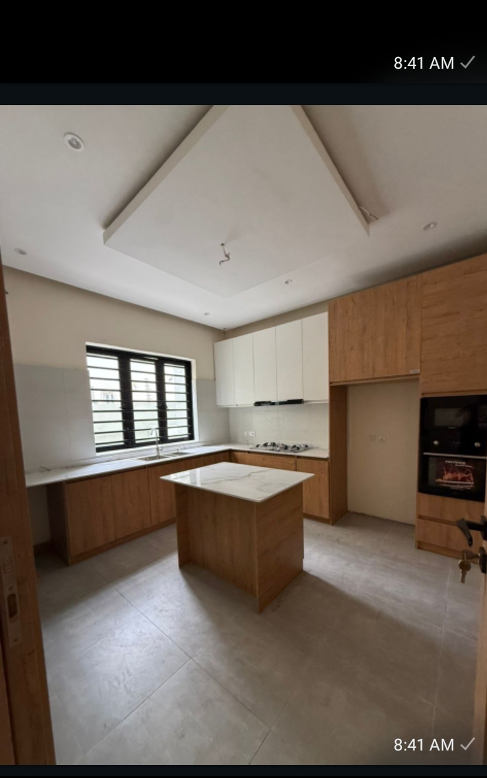 4 Bedroom flat