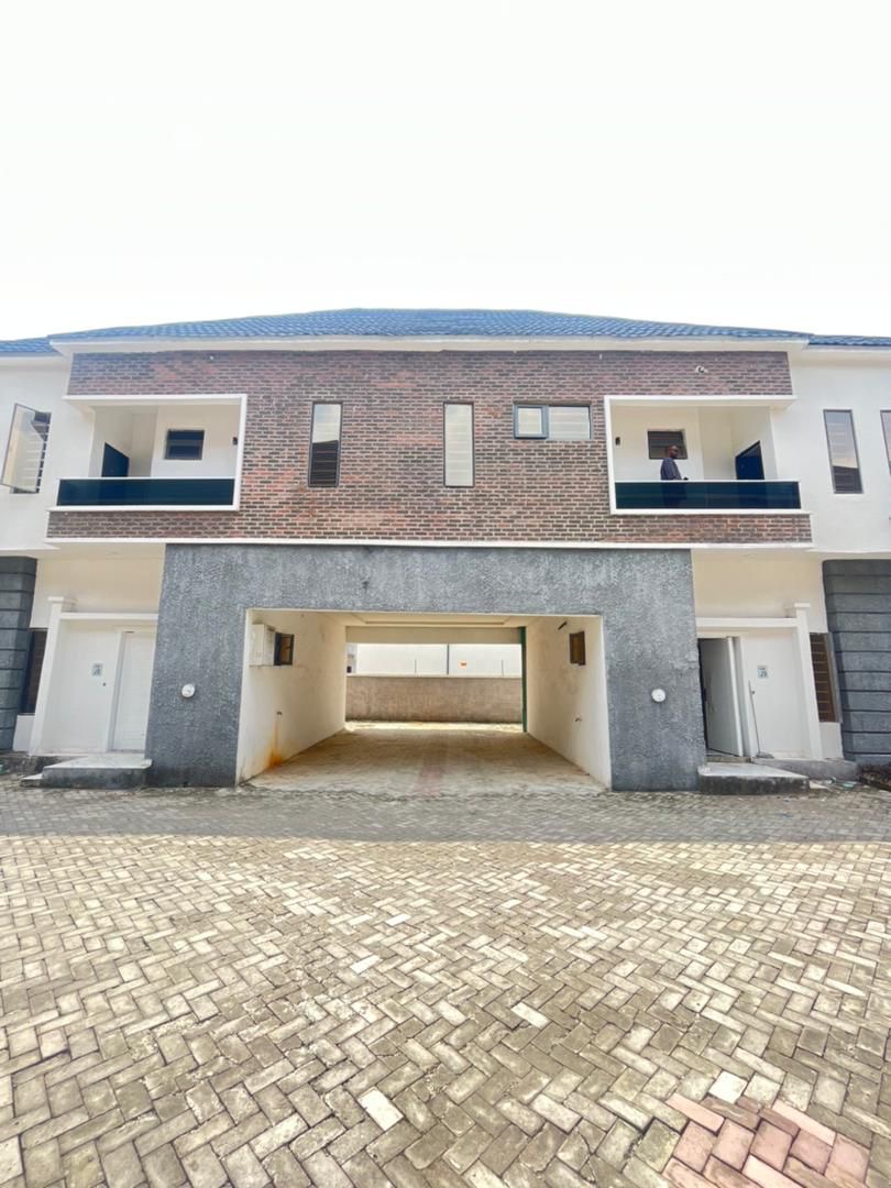 4 Bedroom Terraced Duplex LOMMON GARDEN ESTATE,ORCHID.