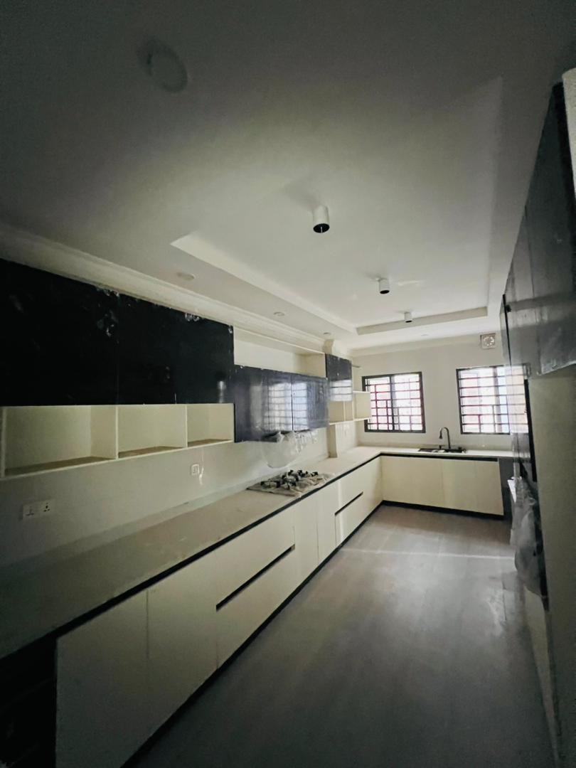 Luxury 4 bedroom apartment + BQ