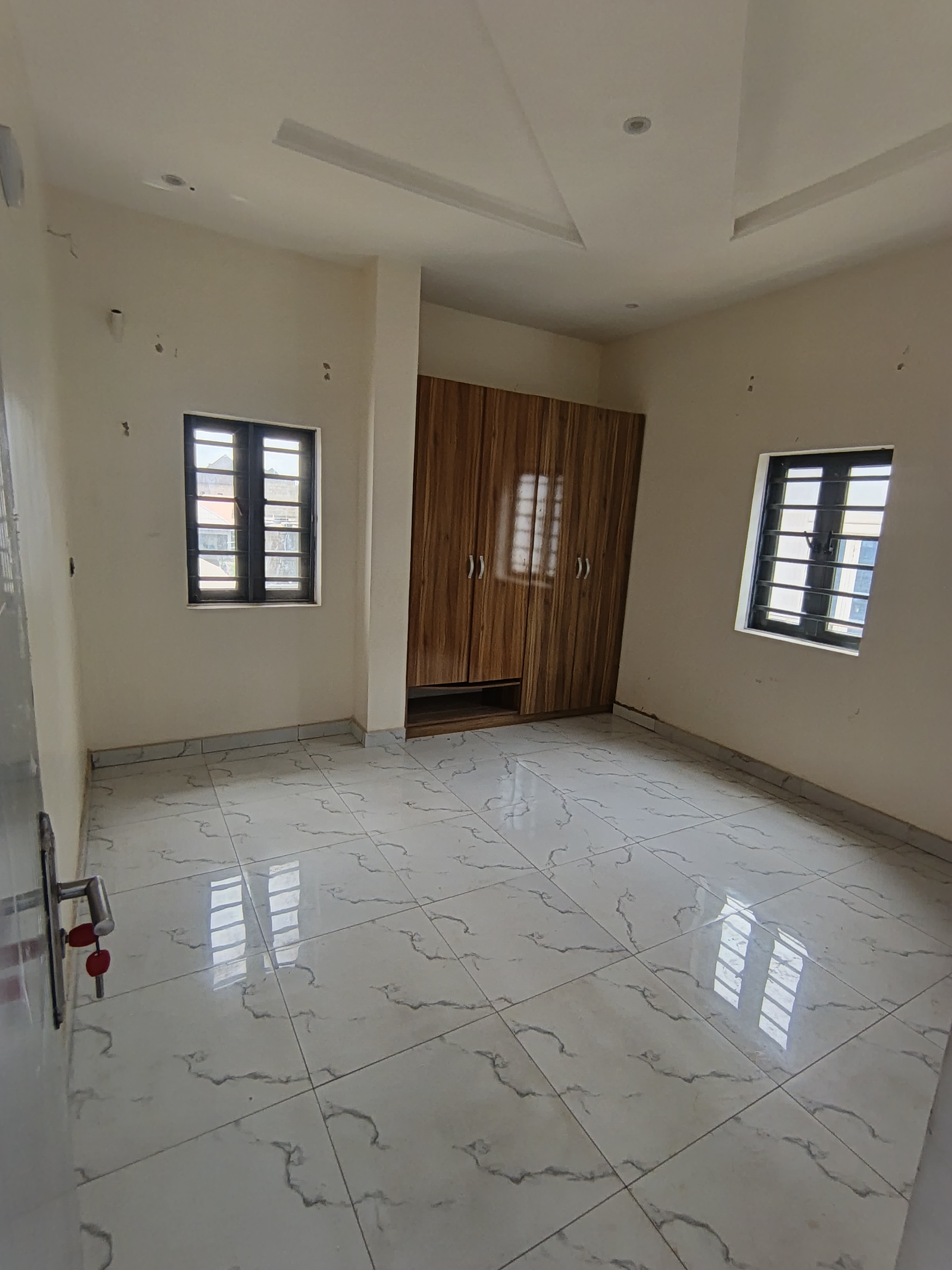 Fresh 2bed upstairs in silver land 3m rent