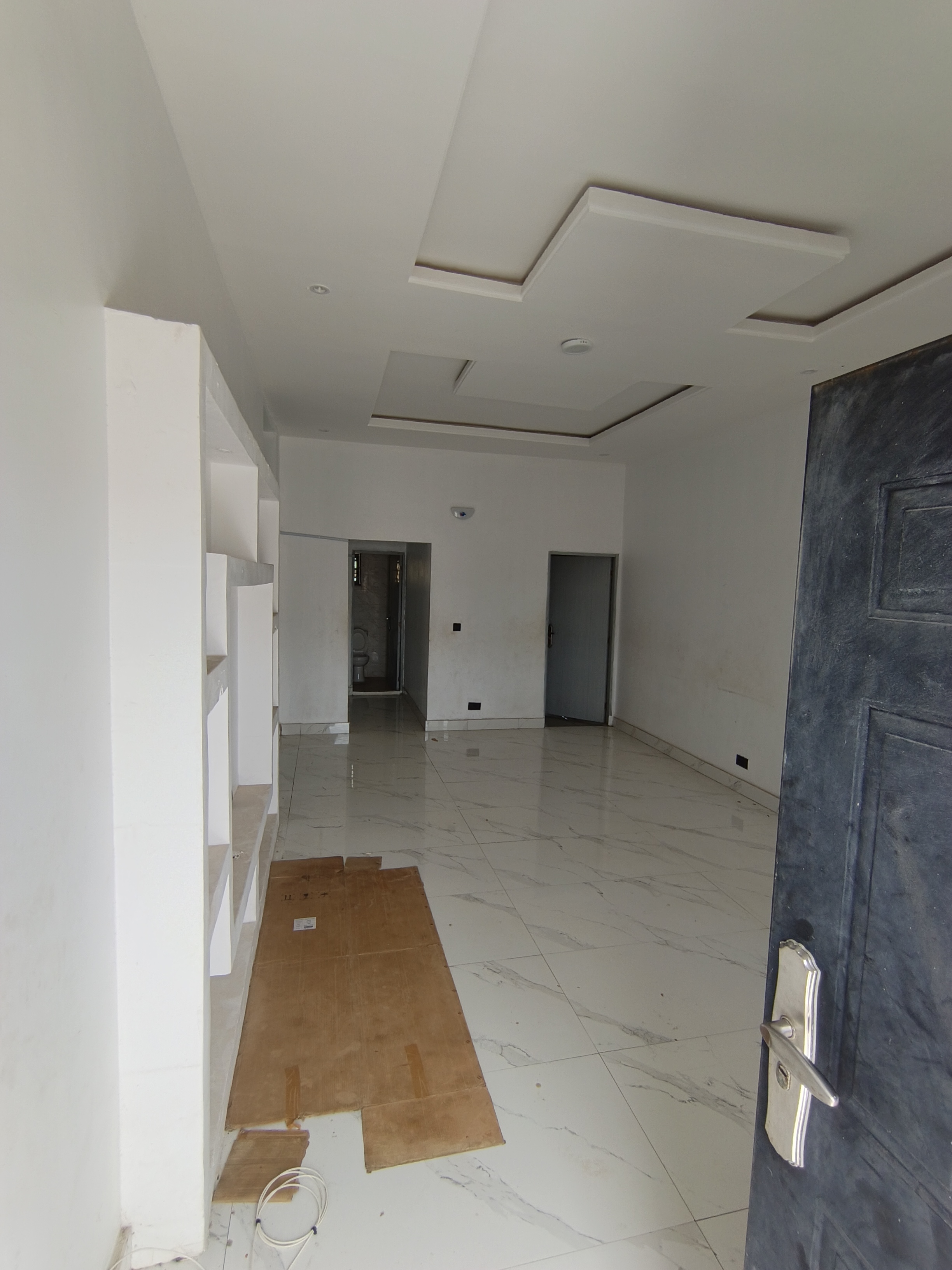 Fresh 2bed upstairs in silver land 3m rent