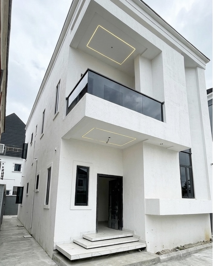4 Bedroom luxury semi detached duplex for sale
