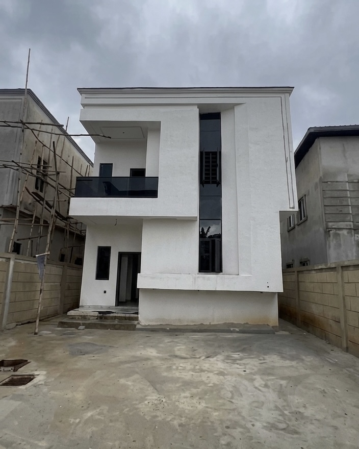 4 Bedroom luxury semi detached duplex for sale