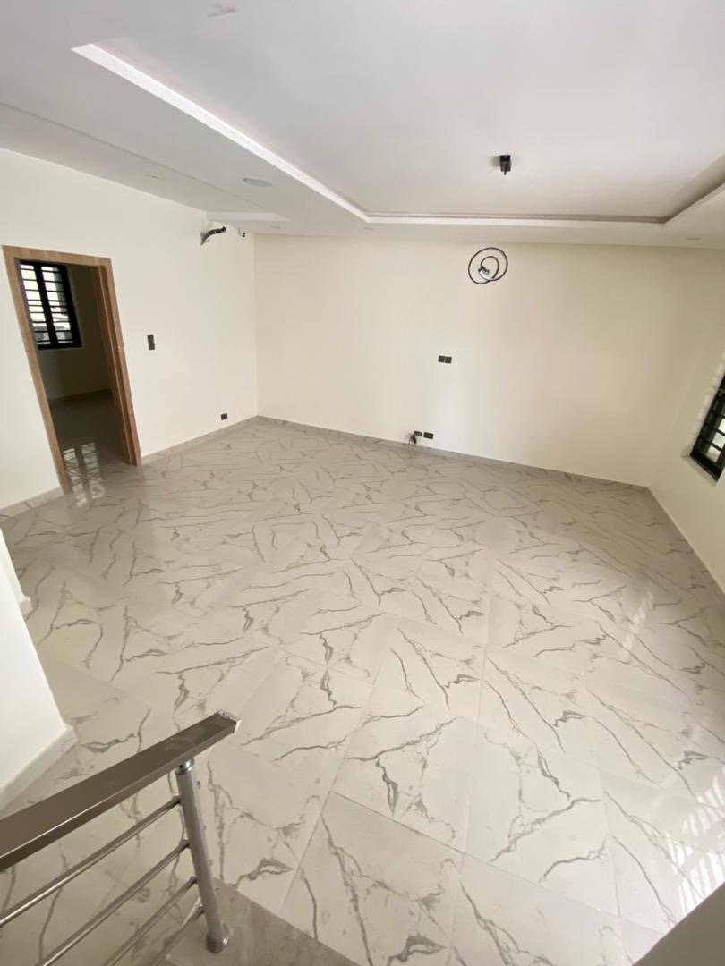 Luxury 4 bedroom semi detached duplex + BQ for Sale in Lekki Phase 1, Lagos photo 2