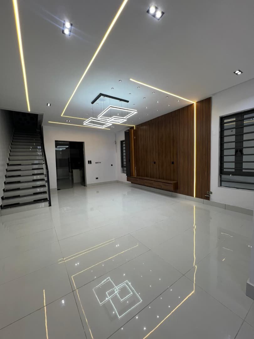 CONTEMPORARY 4 BEDROOM FULLY DETACHED DUPLEX WITH SWIMMING POOL for Sale in Monguno, Borno