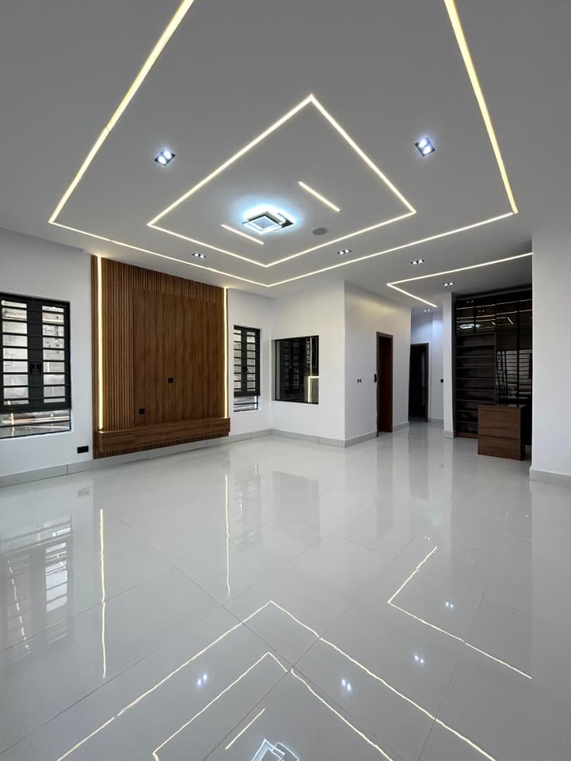 CONTEMPORARY 4 BEDROOM FULLY DETACHED DUPLEX WITH SWIMMING POOL for Sale in Monguno, Borno photo 2