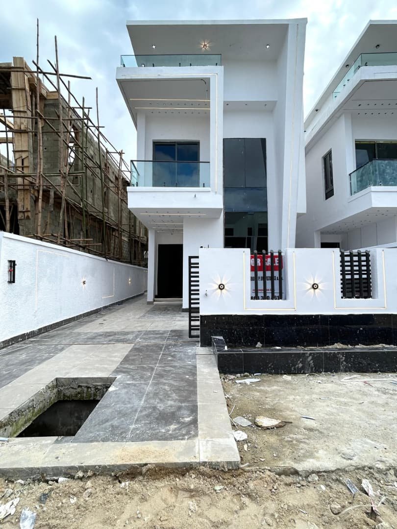 CONTEMPORARY 4 BEDROOM FULLY DETACHED DUPLEX WITH SWIMMING POOL for Sale in Monguno, Borno photo 9
