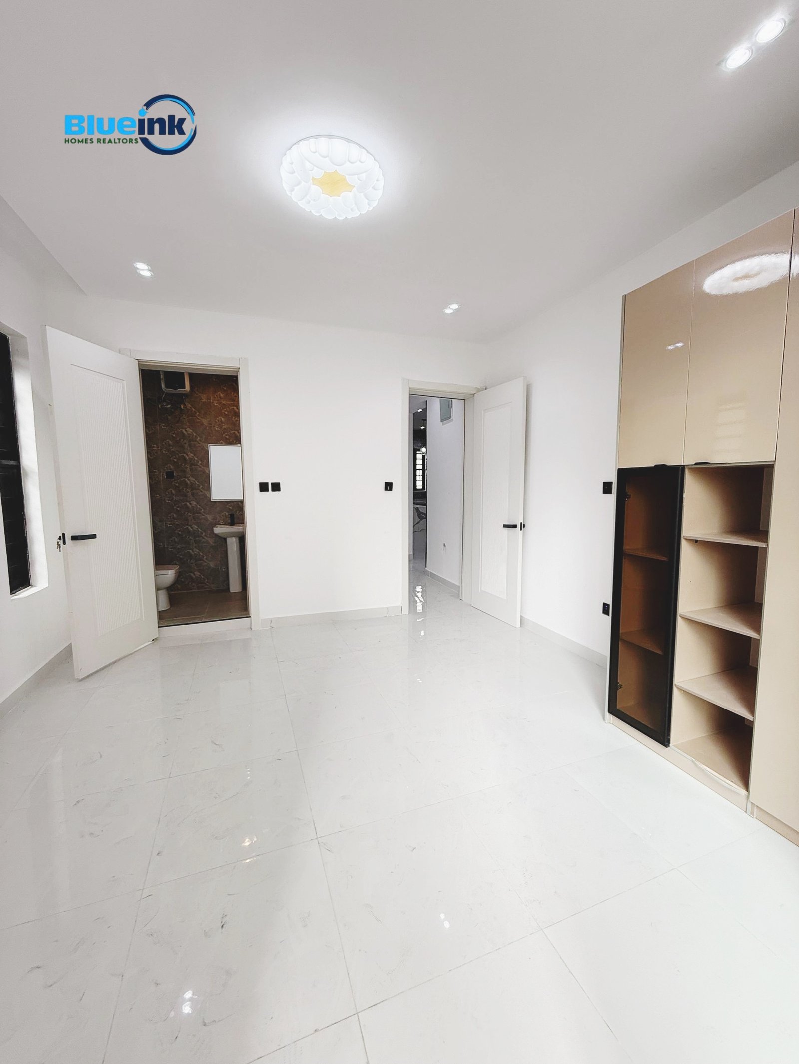 Luxury 2 Bedroom Apartment for Sale in Lekki Phase 1, Lagos photo 5