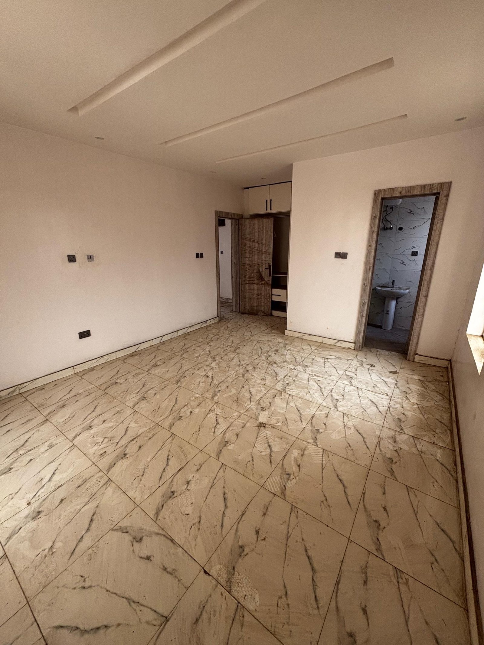Luxury 4 bedroom semi detached duplex for sale in Damboa, Borno photo 9