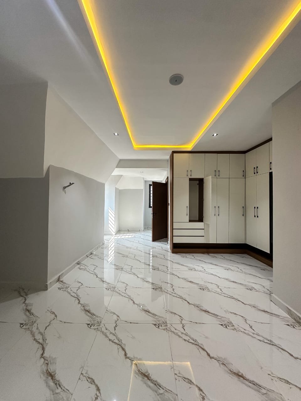 7-Bedroom Tastefully finished pent house duplex. for Sale in Karsana, Abuja, FCT photo 5