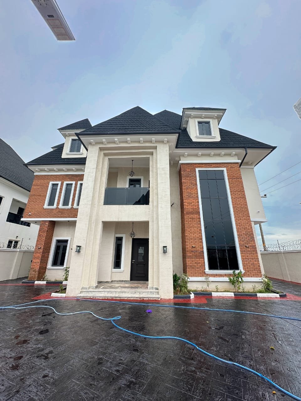 7-Bedroom Tastefully finished pent house duplex. for Sale in Karsana, Abuja, FCT photo 2