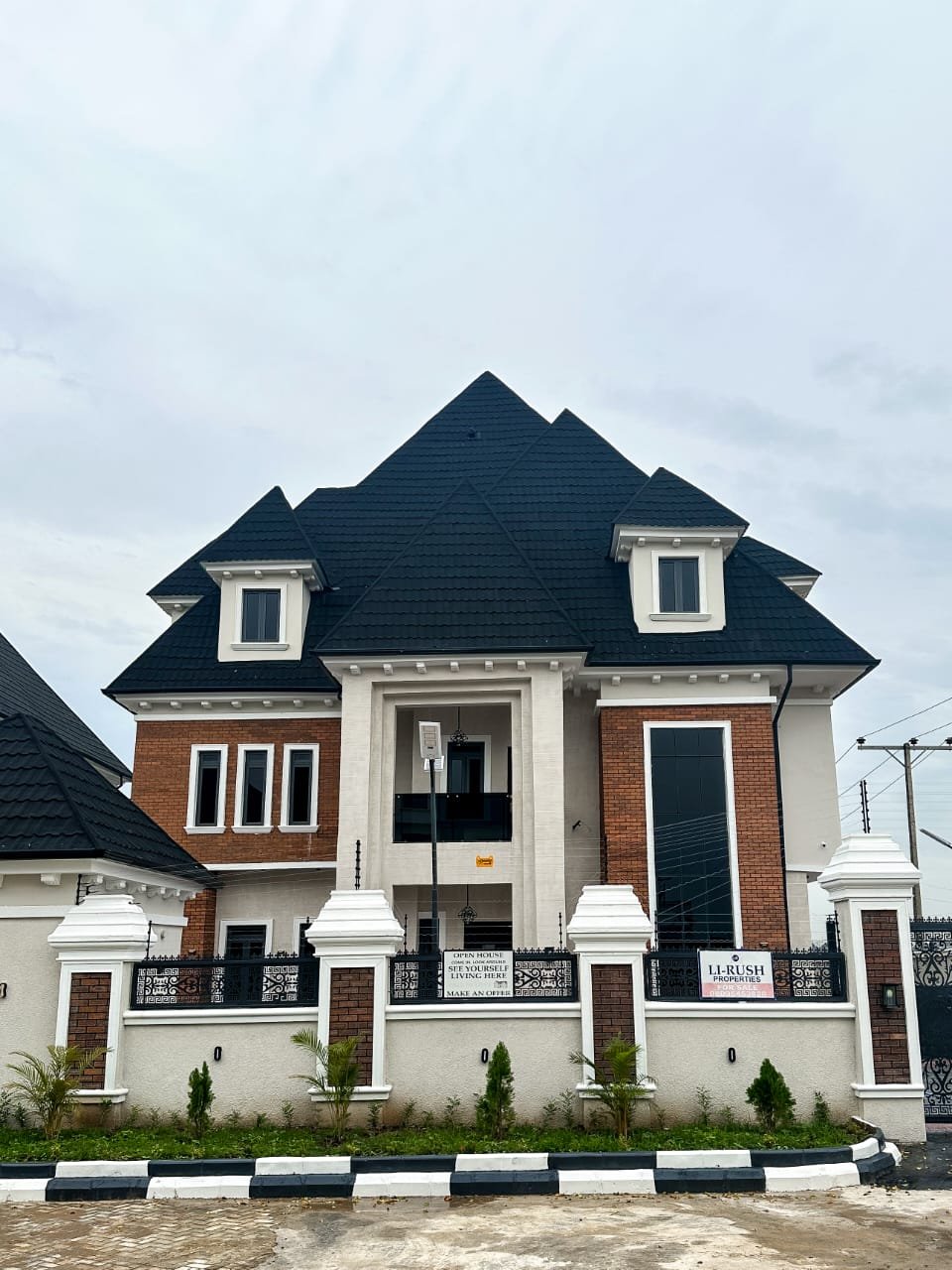7-Bedroom Tastefully finished pent house duplex. for Sale in Karsana, Abuja, FCT