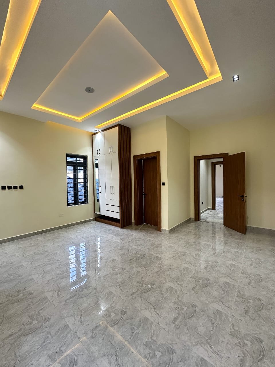7-Bedroom Tastefully finished pent house duplex. for Sale in Karsana, Abuja, FCT photo 8