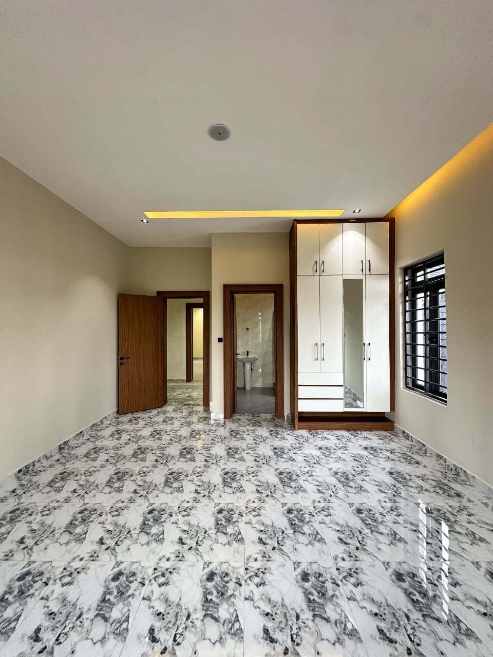 7-Bedroom Tastefully finished pent house duplex. for Sale in Karsana, Abuja, FCT photo 13