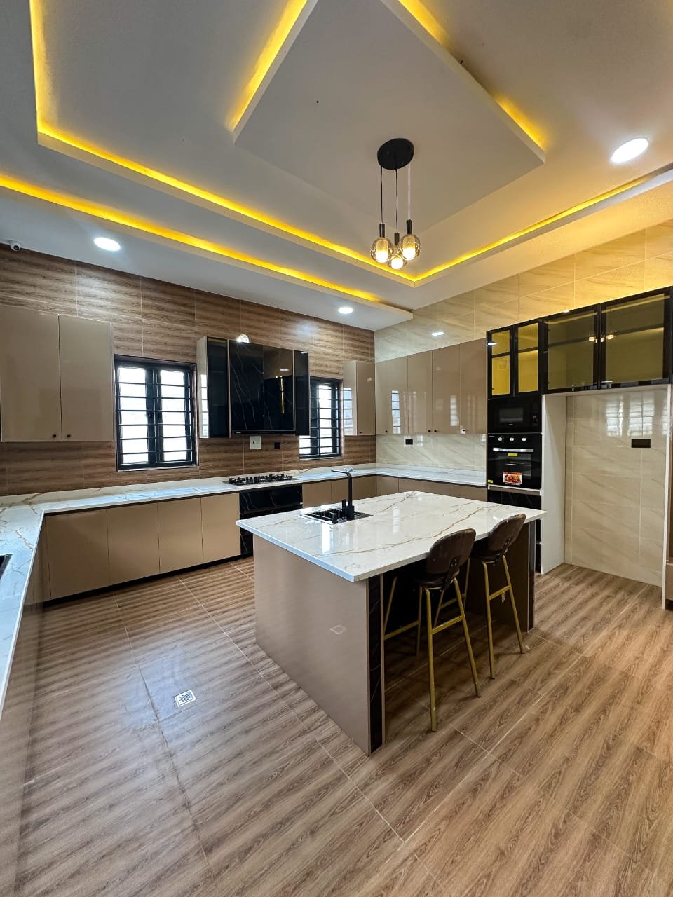 7-Bedroom Tastefully finished pent house duplex. for Sale in Karsana, Abuja, FCT photo 9