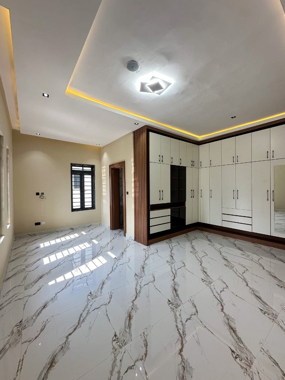 7-Bedroom Tastefully finished pent house duplex. for Sale in Karsana, Abuja, FCT photo 15