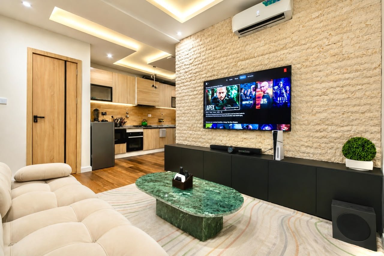 FLESHLY BAKED LUXURIOUS 1-BEDROOM SHORTLET APARTMENT in Lagos Island, Lagos