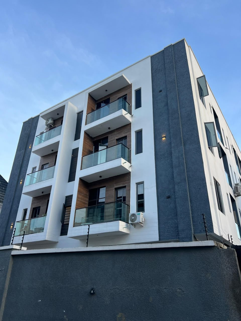 FLESHLY BAKED LUXURIOUS 1-BEDROOM SHORTLET APARTMENT in Lagos Island, Lagos photo 13