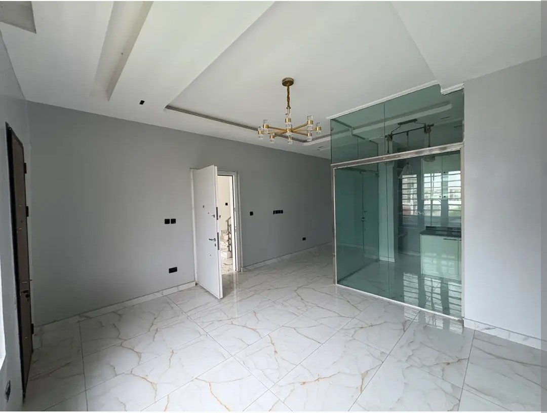 NEWLY BUILT LUXURY 2 BEDROOM APARTMENT IN LEKKI for Sale in Lekki Phase 1, Lagos photo 4