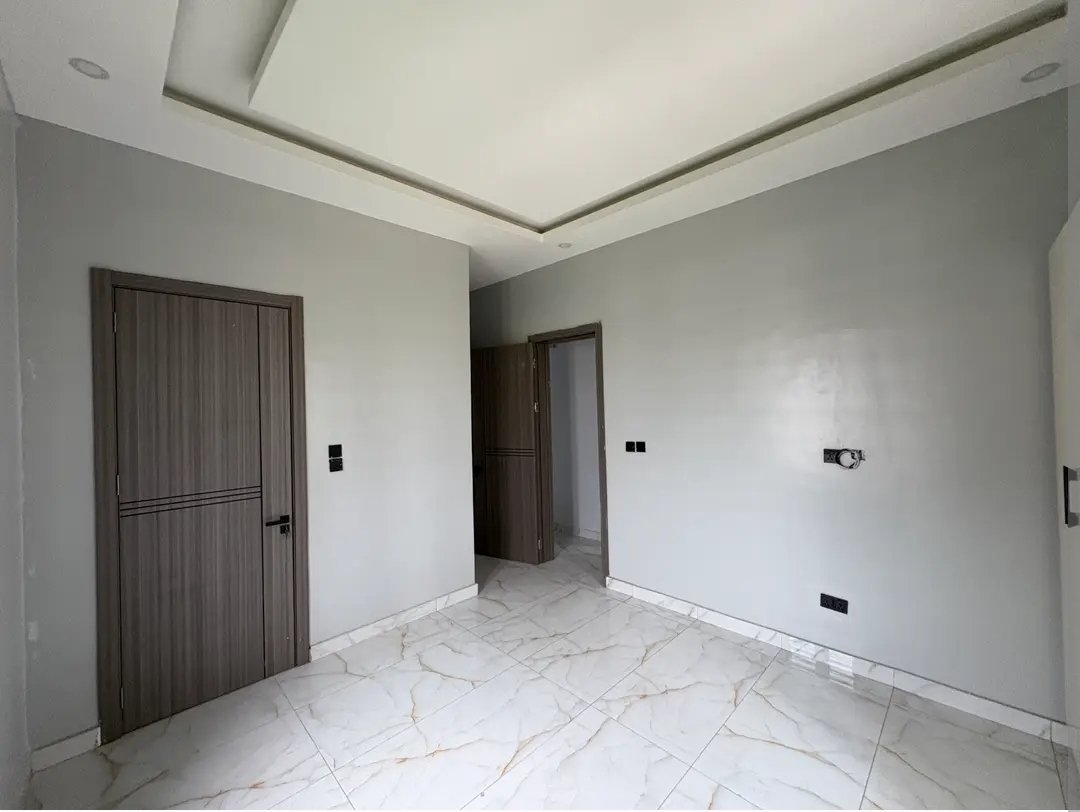 NEWLY BUILT LUXURY 2 BEDROOM APARTMENT IN LEKKI for Sale in Lekki Phase 1, Lagos photo 2