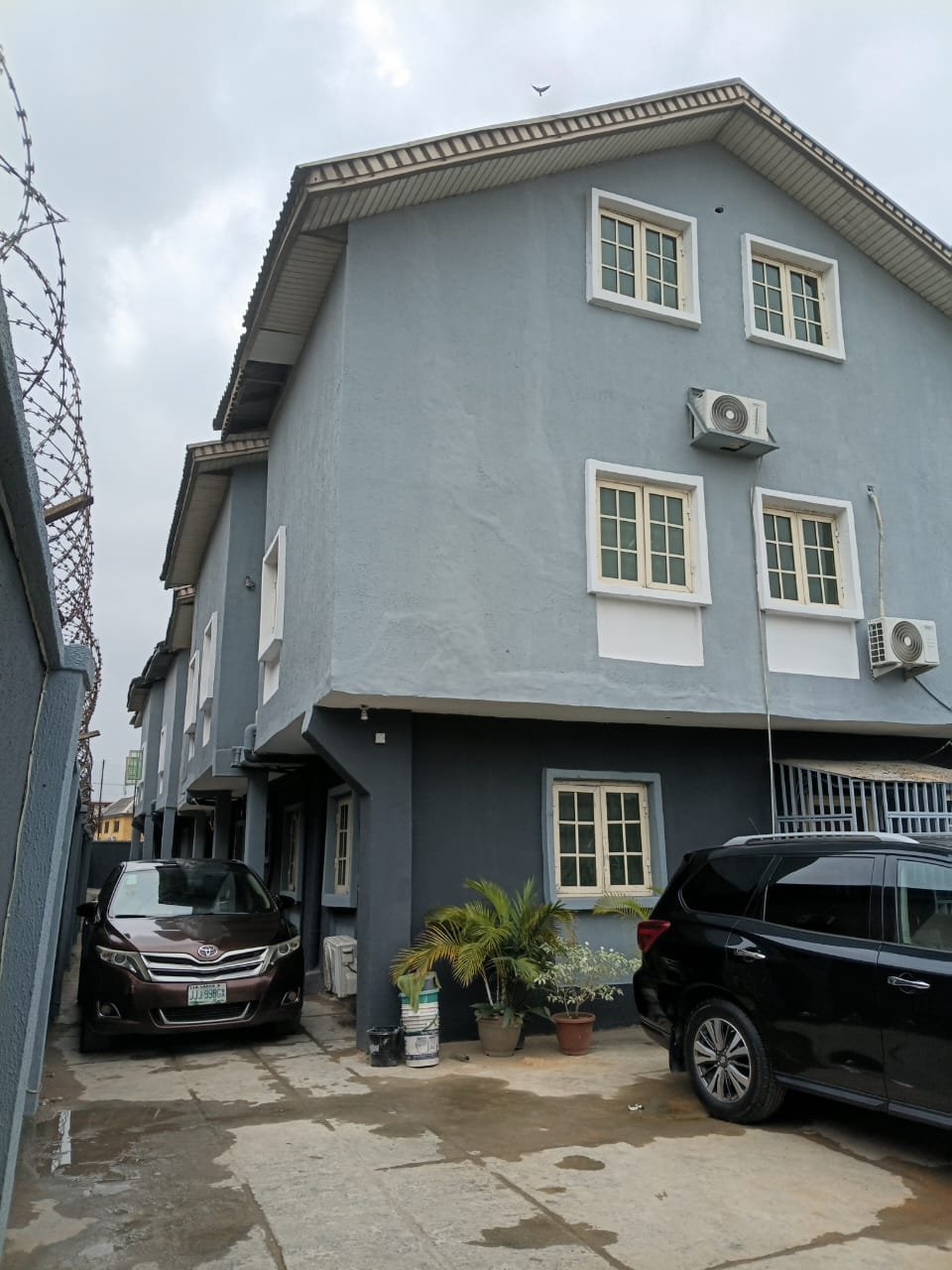 RENOVATED 5 BEDROOM SEMI-DETACHED DUPLEXS WITH PENTHOUSE IN GBAGADA, LAGOS for Rent in Lagos Mainland, Lagos photo 2