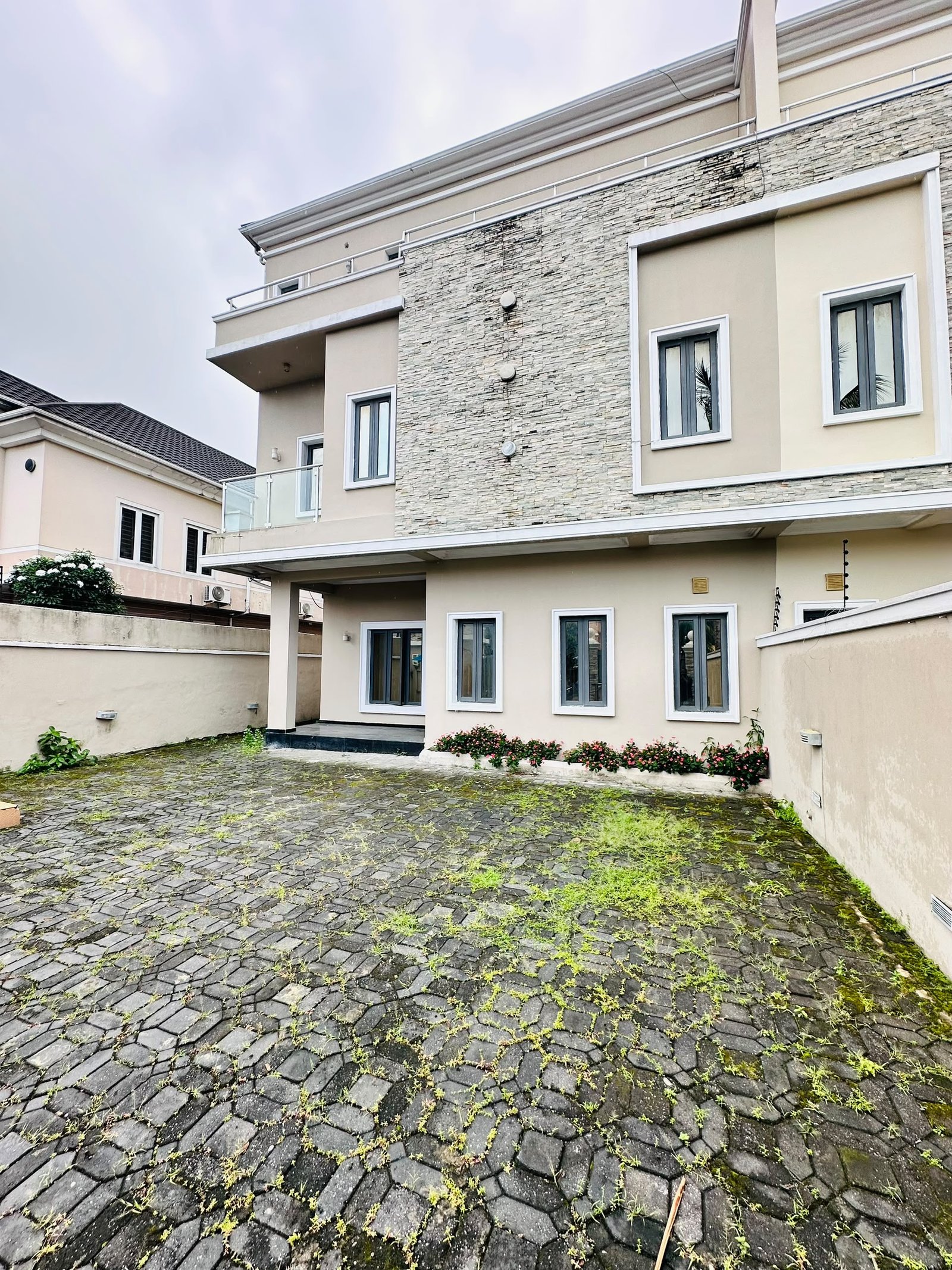 BESPOKE 4 BEDROOM SEMI- DETACHED DUPLEX WITH BQ IN LEKKI PHASE 1, LAGOS for Sale in Lekki Phase 1, Lagos photo 3
