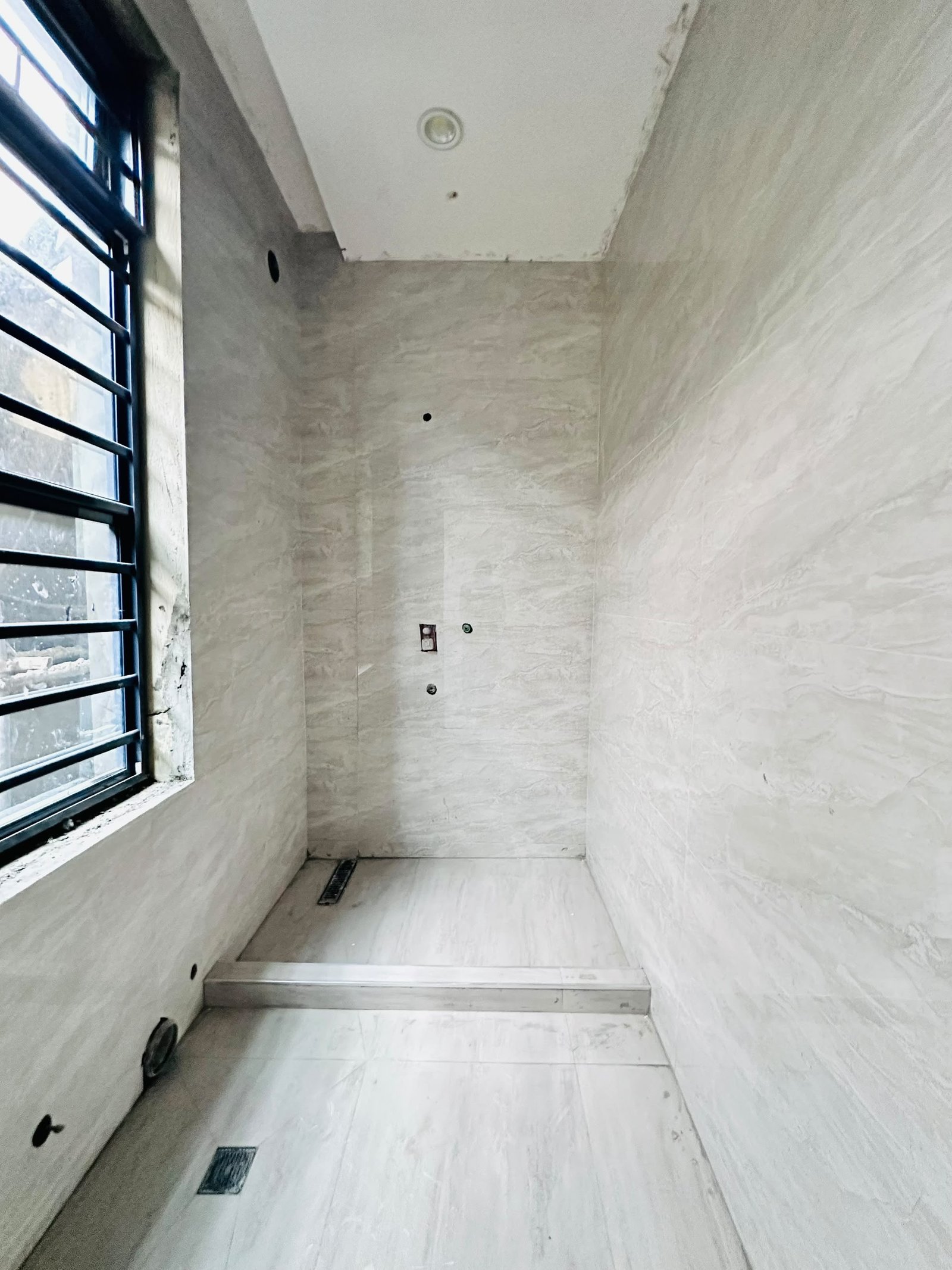 NEWLY BUILT 2 BEDROOM APARTMENTS IN LEKKI PHASE 1 for Sale in Lekki Phase 1, Lagos photo 9