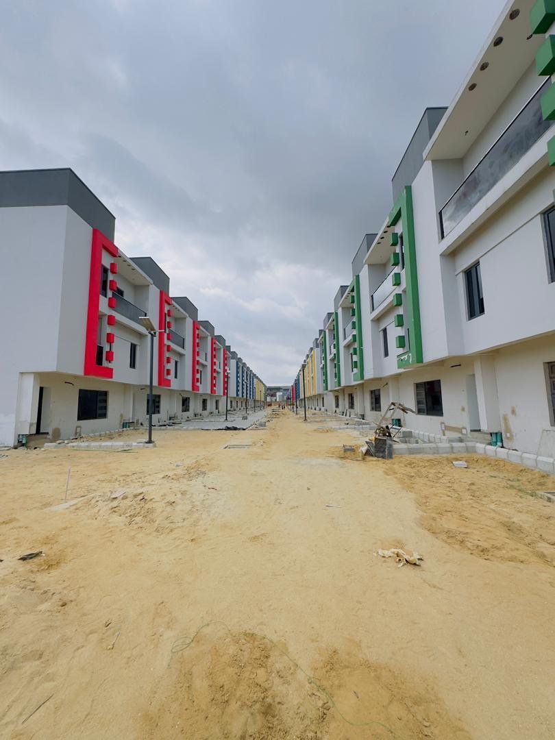 NEWLY BUILT 4 BEDROOM TERRACE DUPLEX WITH BQ for Sale in Ogudu GRA, Lagos photo 2