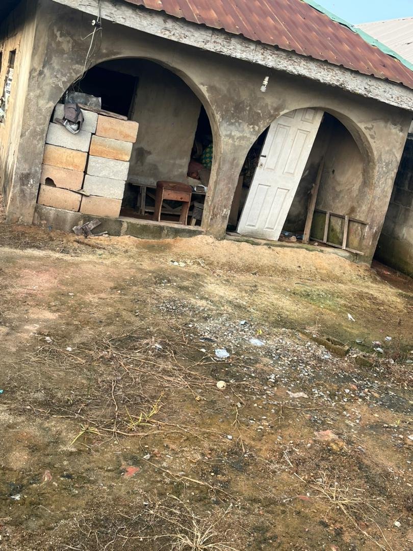 2 flat setback on a  half plot of land at IGANDO LAGOS for Sale in Damboa, Borno