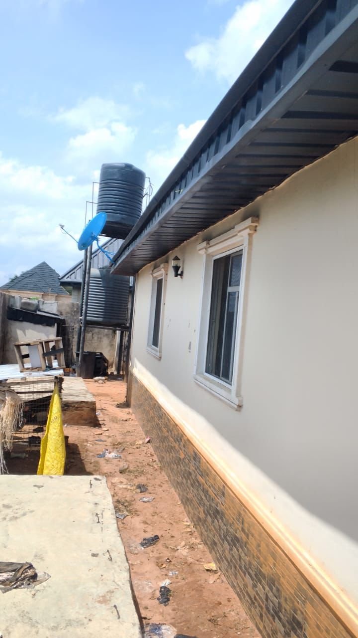 2 bedroom flat and 3 units of 1 bedroom flat. for Sale in GRA Onitsha, Onitsha, Anambra photo 2