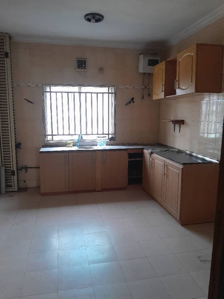 Standard 3-bedroom flat for Rent in Victoria Island, Lagos photo 3