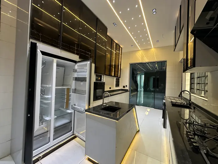 Super Luxury 5 Bedroom Fully Detached with BQ in Chevron for Sale in Lekki, Lagos photo 8