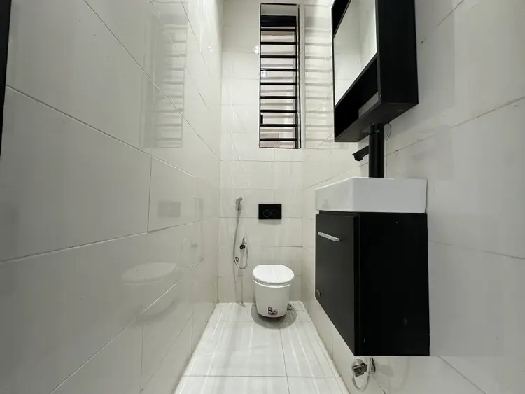 Super Luxury 5 Bedroom Fully Detached with BQ in Chevron for Sale in Lekki, Lagos photo 13