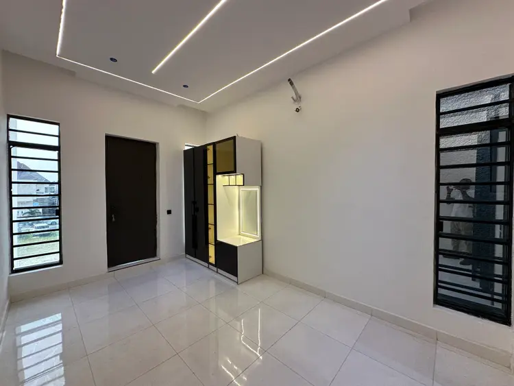 Super Luxury 5 Bedroom Fully Detached with BQ in Chevron for Sale in Lekki, Lagos photo 16