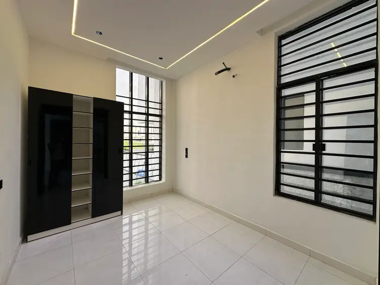 Super Luxury 5 Bedroom Fully Detached with BQ in Chevron for Sale in Lekki, Lagos photo 10