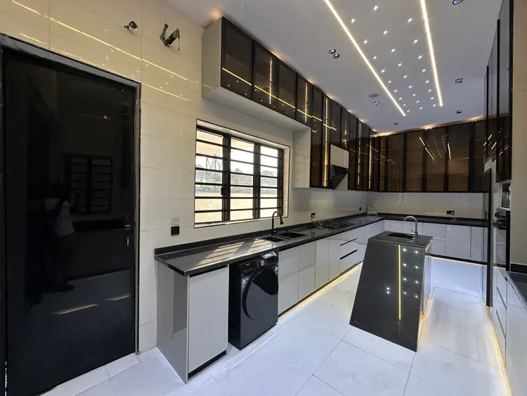 Super Luxury 5 Bedroom Fully Detached with BQ in Chevron for Sale in Lekki, Lagos photo 7