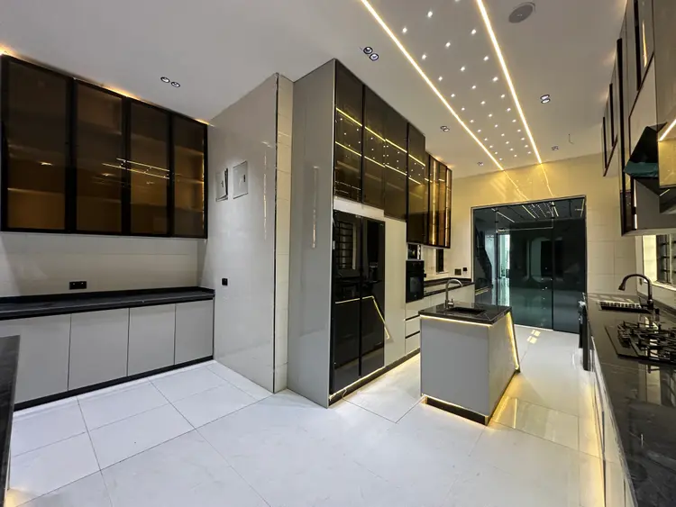 Super Luxury 5 Bedroom Fully Detached with BQ in Chevron for Sale in Lekki, Lagos photo 9