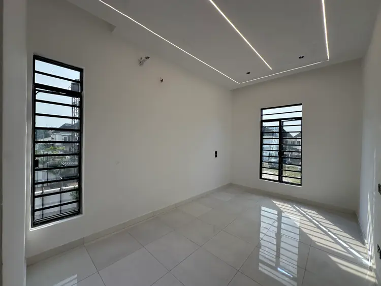 Super Luxury 5 Bedroom Fully Detached with BQ in Chevron for Sale in Lekki, Lagos photo 18