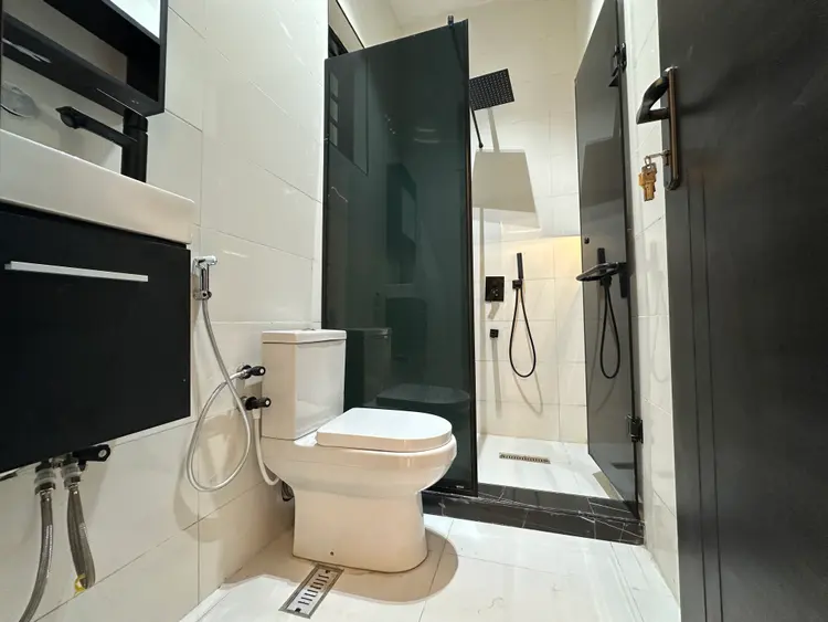 Super Luxury 5 Bedroom Fully Detached with BQ in Chevron for Sale in Lekki, Lagos photo 17